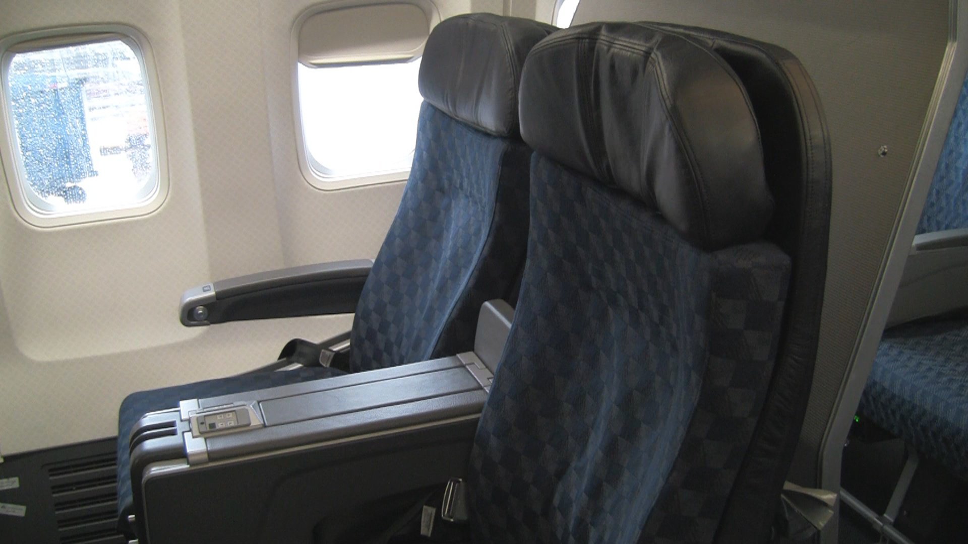 Video American Airlines First Class 737 800 Seat 6b