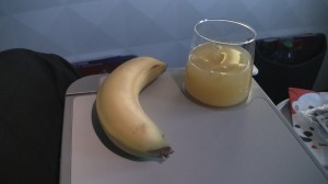 Banana and juice on a Delta 737-900